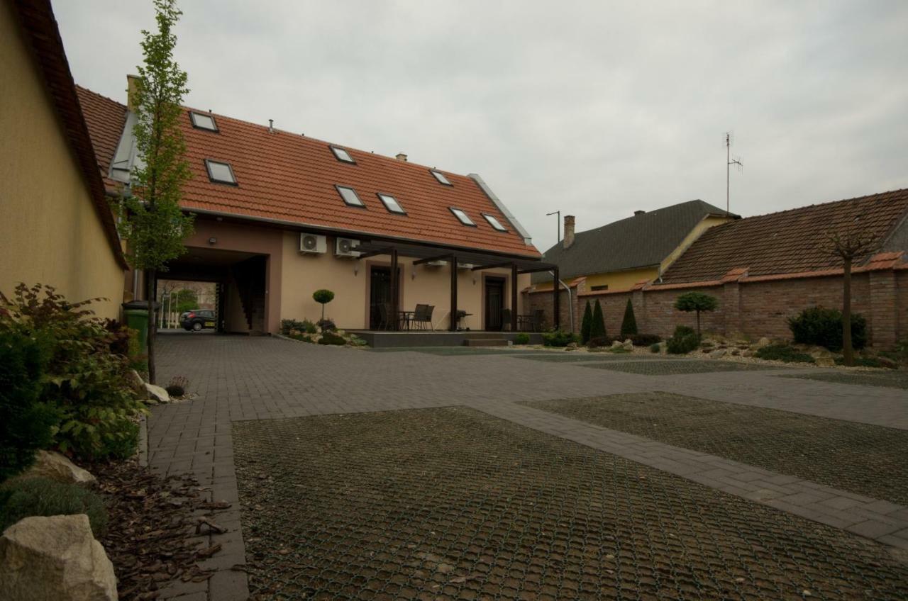 Royal Residence Apartments Gyula Extérieur photo