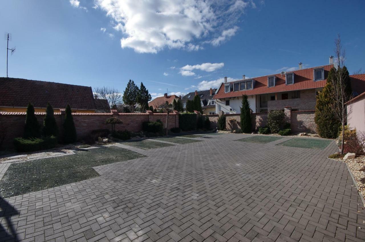 Royal Residence Apartments Gyula Extérieur photo