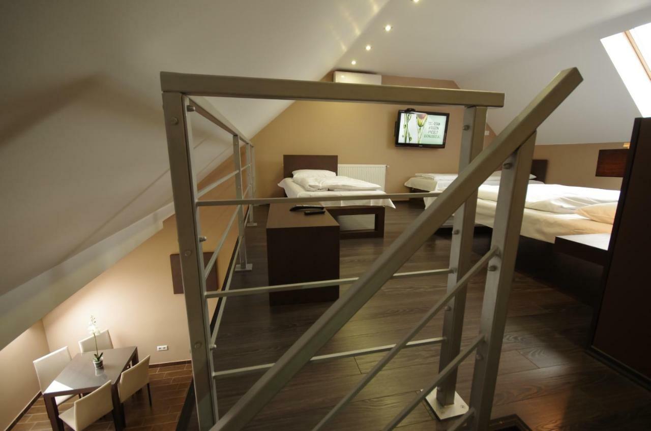Royal Residence Apartments Gyula Extérieur photo