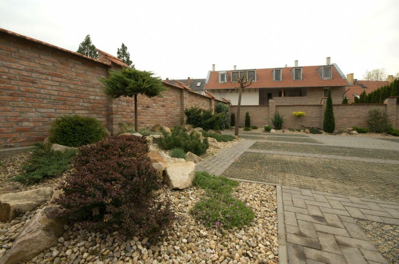 Royal Residence Apartments Gyula Extérieur photo
